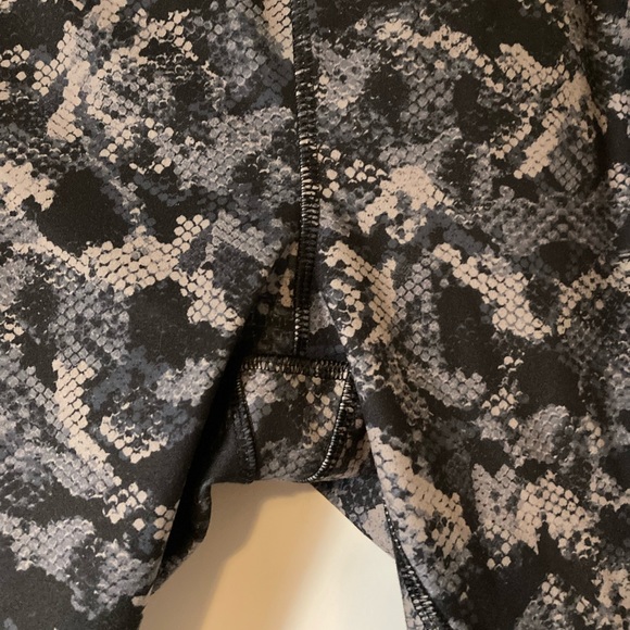 Women’s plus size leggings - Picture 3 of 6